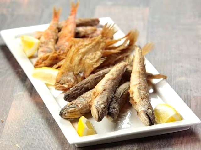 Frittura di paranza pesce fresco Adriatico — ristorante pescheria Torre Vado Salento